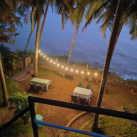 Perch By The Sea Bed & Breakfast Канур Екстериор снимка