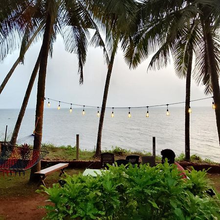Perch By The Sea Bed & Breakfast Канур Екстериор снимка