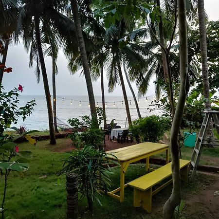 Perch By The Sea Bed & Breakfast Канур Екстериор снимка