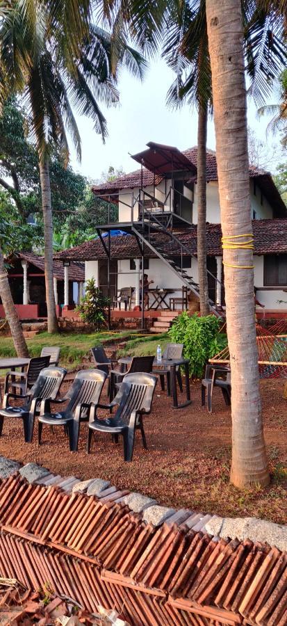 Perch By The Sea Bed & Breakfast Канур Екстериор снимка
