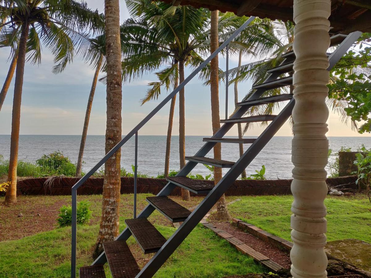 Perch By The Sea Bed & Breakfast Канур Екстериор снимка