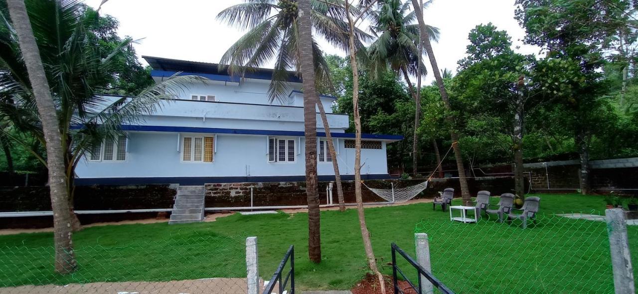 Perch By The Sea Bed & Breakfast Канур Екстериор снимка
