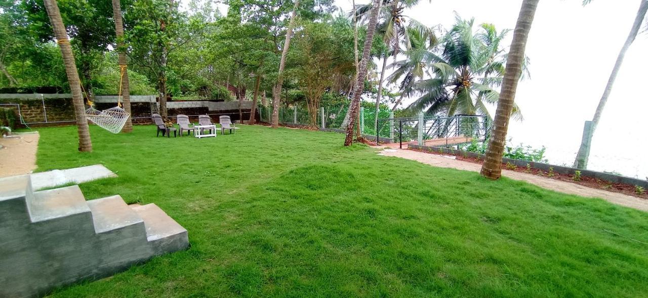 Perch By The Sea Bed & Breakfast Канур Екстериор снимка