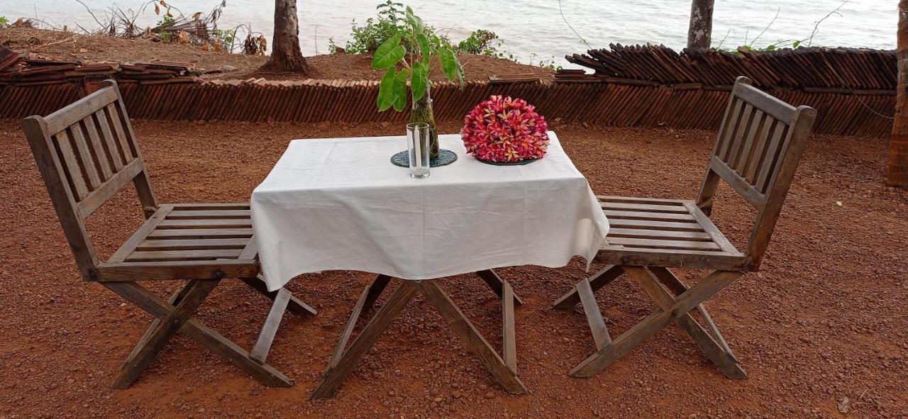 Perch By The Sea Bed & Breakfast Канур Екстериор снимка