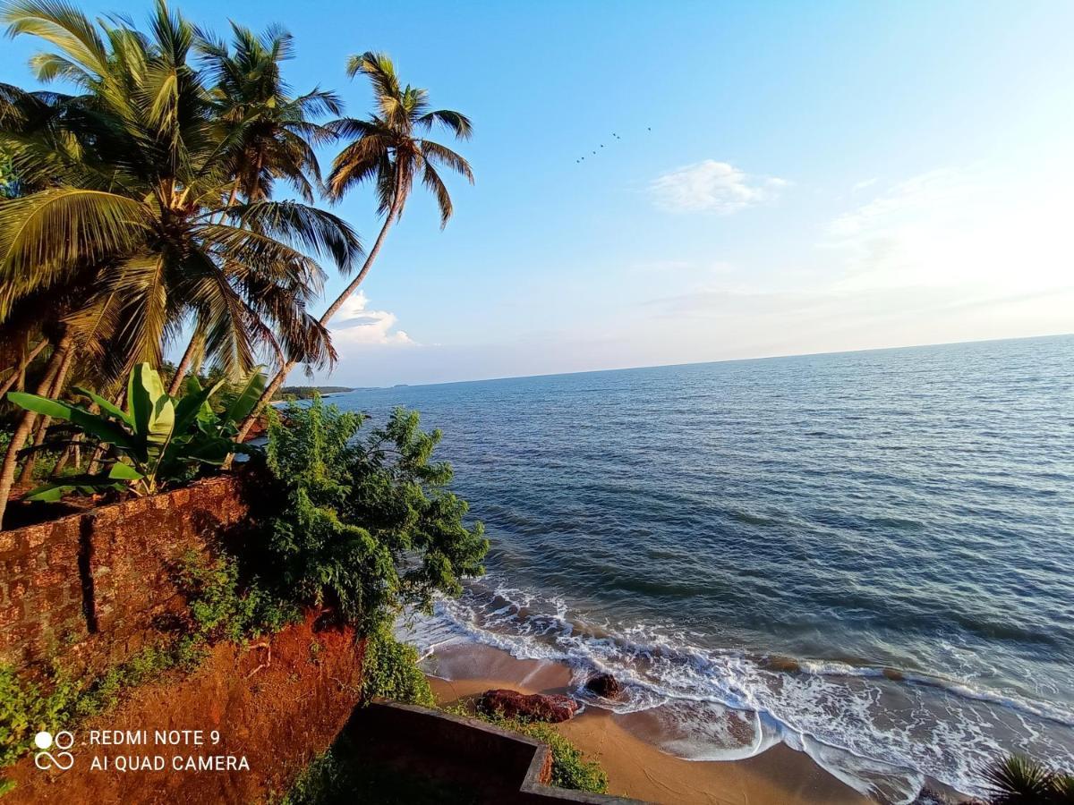 Perch By The Sea Bed & Breakfast Канур Екстериор снимка