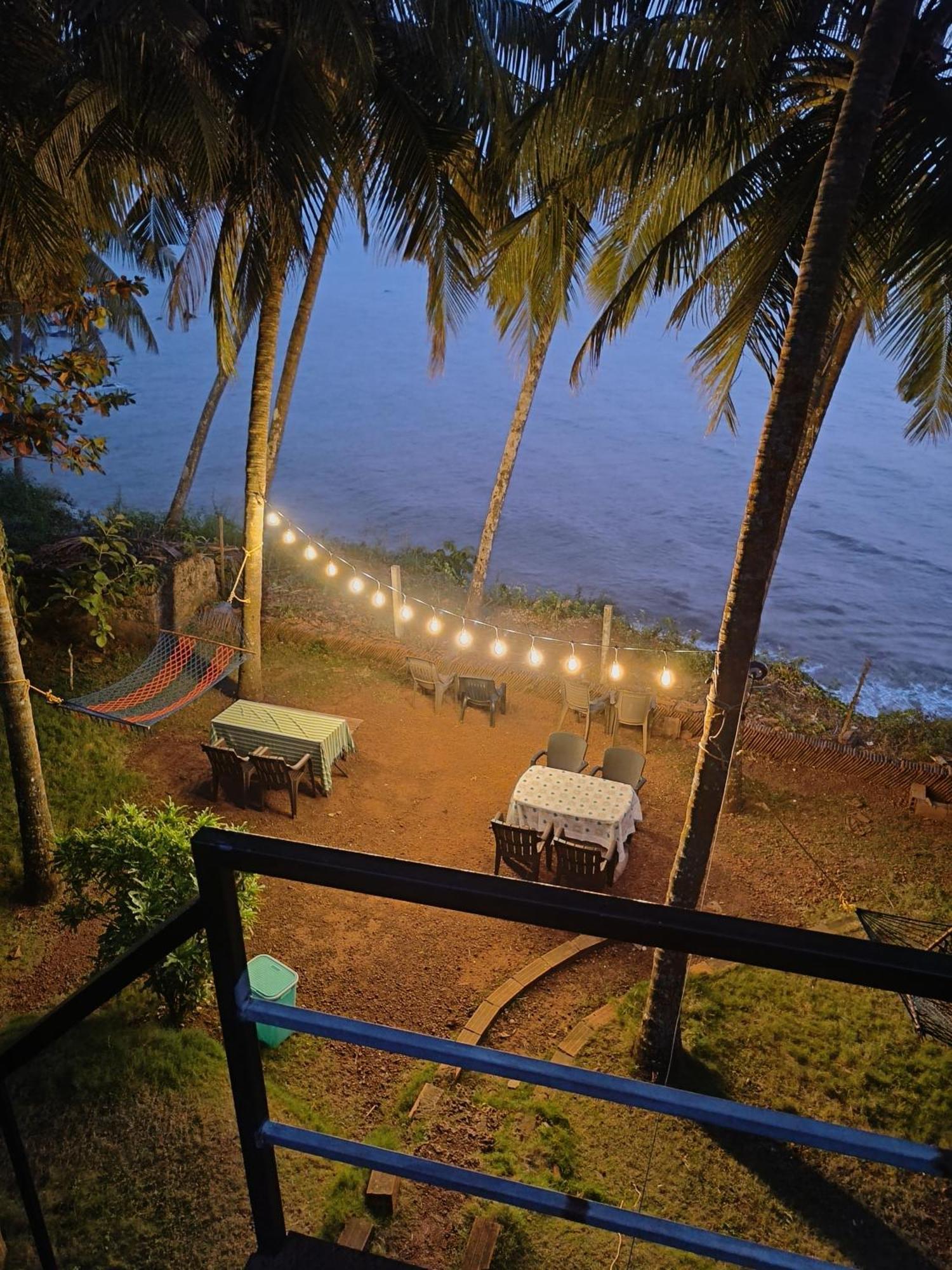 Perch By The Sea Bed & Breakfast Канур Екстериор снимка