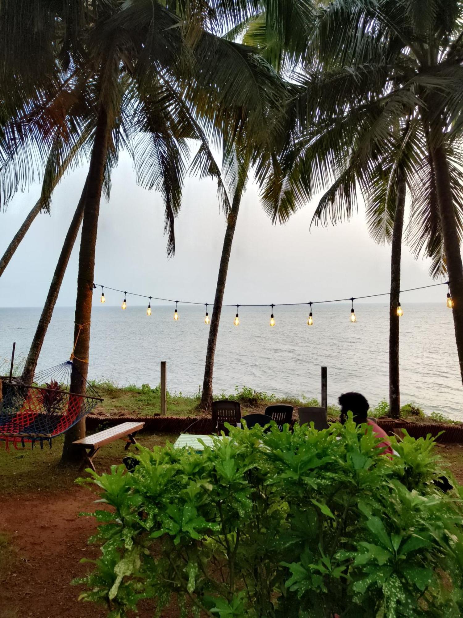Perch By The Sea Bed & Breakfast Канур Екстериор снимка